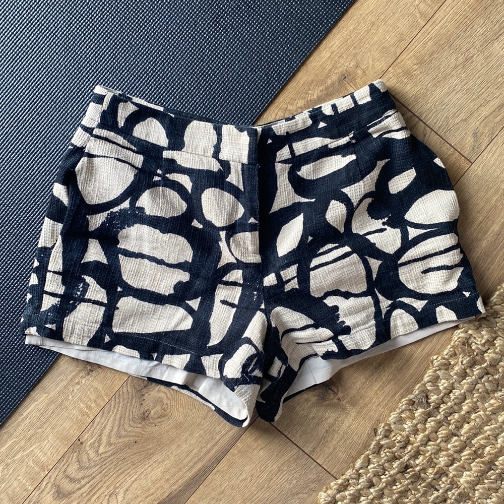 Artsy Linen DKNY shorts